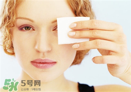 臉上長痘痘可以用bb霜嗎？用bb霜會長痘痘嗎？