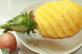菠蘿削皮可以直接吃嗎？菠蘿削皮直接吃有毒嗎？