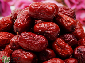 紅棗外面白色的是什么？紅棗上面有一層白的是什么東西？
