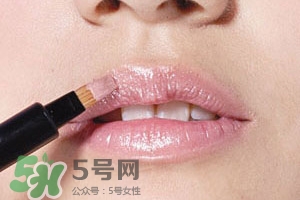 紫色腮紅適合什么口紅？紫色腮紅口紅搭配