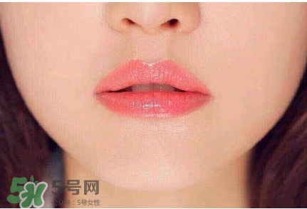 蜜桃色口紅是什么顏色？蜜桃色口紅試色