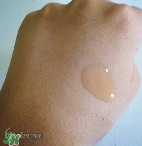 蘭蔻大眼精華和雅詩蘭黛小棕瓶哪個好？蘭蔻大眼精華和小棕瓶對比