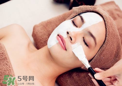 卸妝水和卸妝油的區(qū)別？卸妝水和卸妝油有什么不一樣？