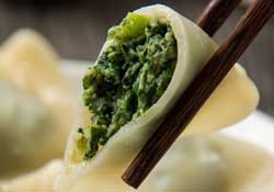 薺菜包餃子必須焯水嗎？薺菜包餃子要焯水嗎？