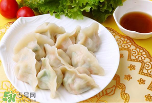 薺菜包餃子必須焯水嗎？薺菜包餃子要焯水嗎？