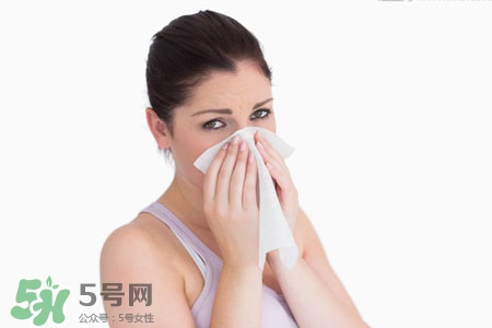 打噴嚏有異味是怎么回事？打噴嚏有臭味怎么辦？