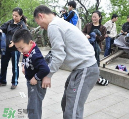 清明節(jié)穿什么衣服？清明節(jié)是適合穿什么衣服？