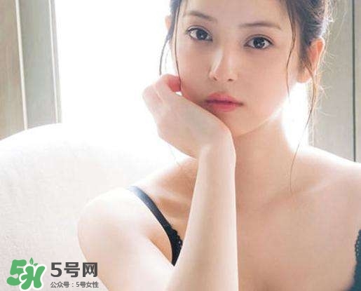 乳暈有小疙瘩是怎么回事？乳暈什么顏色正常
