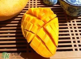 芒果為什么會(huì)變黑？芒果為什么有黑點(diǎn)？