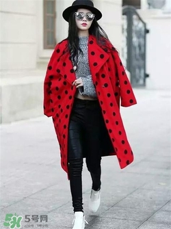 紅色衣服配什么顏色褲子？紅色衣服配什么褲子好看？