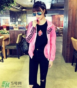 熒光色衣服怎么搭配？熒光色衣服怎么搭配好看？