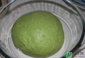 菠菜汁和面怎樣做更綠？怎么樣菠菜汁和面更綠？