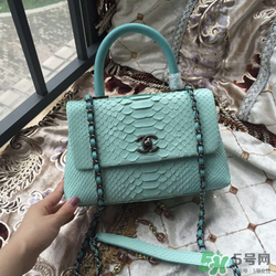 香奈兒蟒蛇皮包包怎么保養(yǎng)？chanel蟒蛇皮包包怎么清洗？
