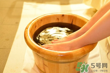 艾草泡腳有助懷孕嗎？艾草泡腳有助于備孕嗎？
