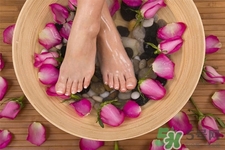 艾草泡腳治月經(jīng)不調(diào)嗎？?月經(jīng)不調(diào)能用艾草泡腳嗎？