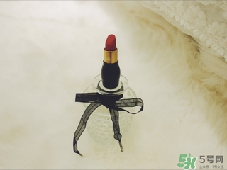 蘿卜丁口紅怎么打開(kāi)？蘿卜丁口紅打開(kāi)方法