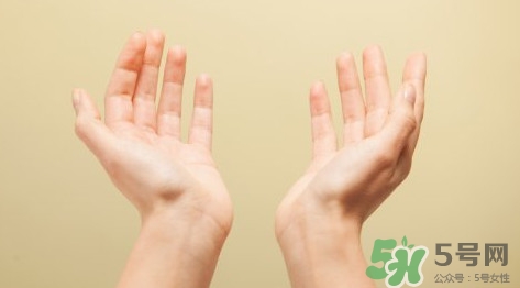 早起手心發(fā)熱怎么回事？早起手心為什么發(fā)熱？