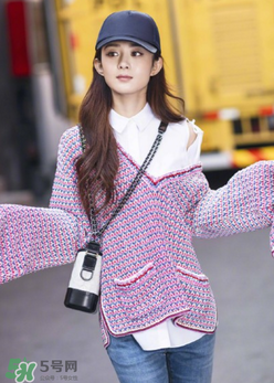 香奈兒gabrielle手袋怎么搭配？chanel gabrielle包包怎么背好看？