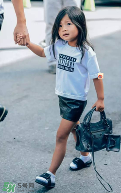 巴黎世家機(jī)車(chē)包正品多少錢(qián)？balenciaga機(jī)車(chē)包專(zhuān)柜價(jià)格