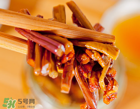 吃蕨菜會(huì)過敏嗎？皮膚過敏能吃蕨菜嗎？