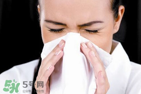 過敏性鼻炎能抽煙嗎？抽煙會使過敏性鼻炎加重嗎？