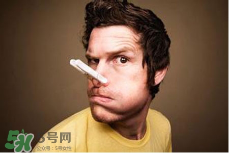 過敏性鼻炎能抽煙嗎？抽煙會使過敏性鼻炎加重嗎？