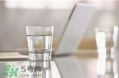 玻璃杯喝水安全嗎？玻璃杯喝水安不安全