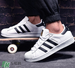 adidas貝殼頭正品多少錢？阿迪達斯貝殼頭鞋專柜價格