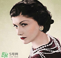 白百合長(zhǎng)款白色外套是什么牌子？白百合長(zhǎng)款白色外套是哪個(gè)品牌？
