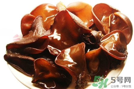 黑木耳泡太久會(huì)中毒嗎？黑木耳泡久了有毒嗎？