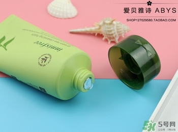 悅詩風(fēng)吟綠茶洗面奶適合什么膚質(zhì)？悅詩風(fēng)吟洗面奶適合油性肌膚嗎？