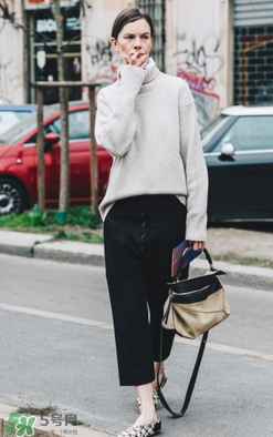 loewe puzzle怎么背好看？loewe puzzle怎么搭配好看？
