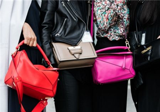 loewe puzzle怎么背好看？loewe puzzle怎么搭配好看？