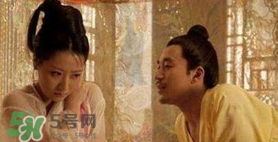皇帝們的第一次給了誰？