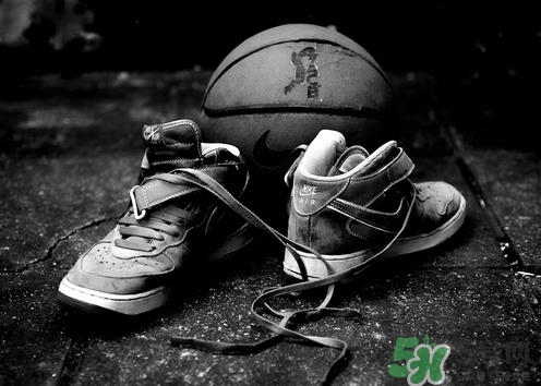 亞瑟士和耐克哪個好？asics和nike跑鞋哪個更好？