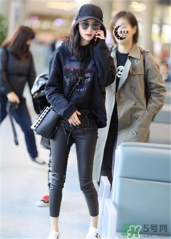 miumiu水桶包怎么搭配？miumiu水桶包怎么搭配好看？