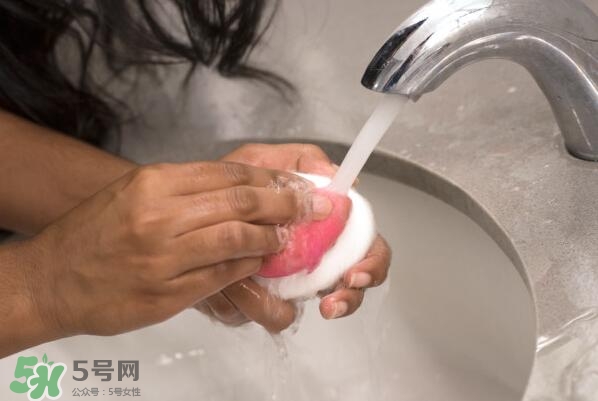 美妝蛋可以用香皂洗嗎？美妝蛋可以用肥皂洗嗎？