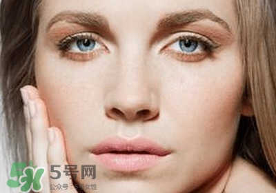 為什么臉上長(zhǎng)脂肪粒？臉上長(zhǎng)脂肪粒是什么原因