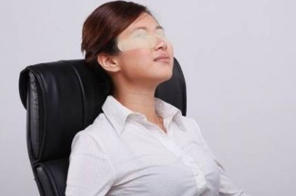 眼疲勞會(huì)引起哪些癥狀？眼疲勞會(huì)導(dǎo)致什么癥狀