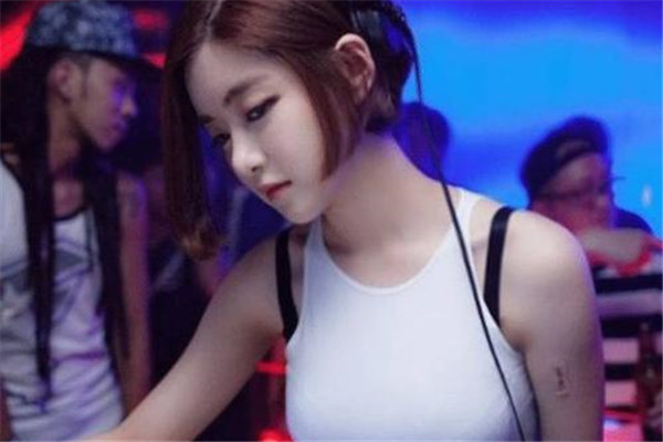 為什么女人也和男人一樣喜歡看美女？
