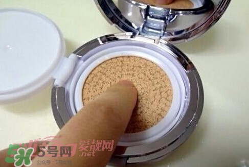 ysl蕾絲氣墊粉餅怎么用？ysl超模蕾絲氣墊粉餅使用方法