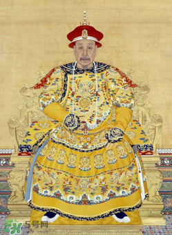 今年流行乾隆皇帝的鞋是什么鞋？乾隆皇帝的鞋就是襪子鞋嗎？