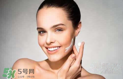 涂了隔離還要涂bb霜嗎？先涂隔離還是先涂bb霜？