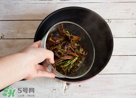 香椿為什么要用開水燙？香椿用開水燙多久？
