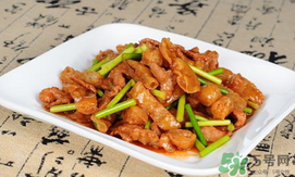 香椿可以和牛肉一起吃嗎？香椿和牛肉能同吃嗎？