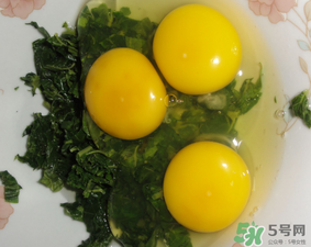 痛風(fēng)能吃香椿炒雞蛋嗎？痛風(fēng)患者吃香椿炒雞蛋好嗎？