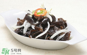 洋蔥和木耳可以一起吃嗎？洋蔥可以和木耳一起炒嗎？