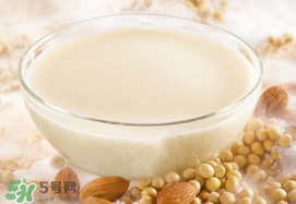 香椿和豆?jié){能一起吃嗎？喝豆?jié){可以吃香椿炒雞蛋嗎？