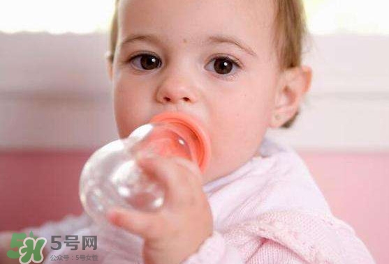純凈水和礦泉水哪個(gè)好？純凈水和礦泉水的區(qū)別