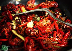 月經(jīng)可以吃油燜大蝦嗎？經(jīng)期能吃油燜大蝦嗎？